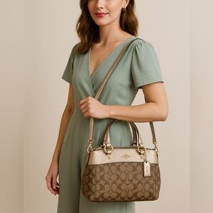 “👜 COACH Metallic Gold Signature Bag‎ ✨ Luxury Chic & Classic Style 💫”